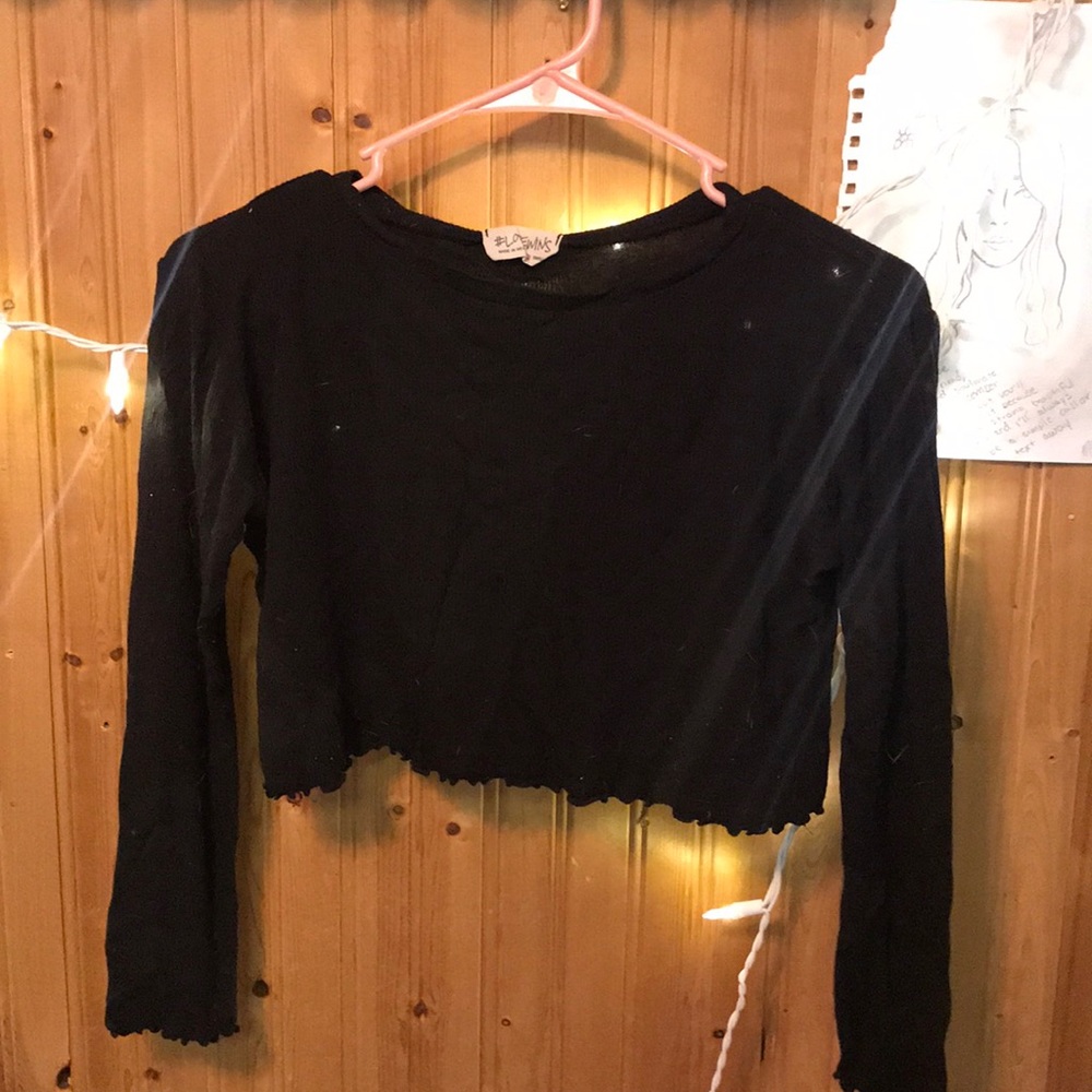 Black lettuce hem crop top